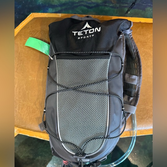 Teton Sports Hydro Pack - Picture 1 of 3